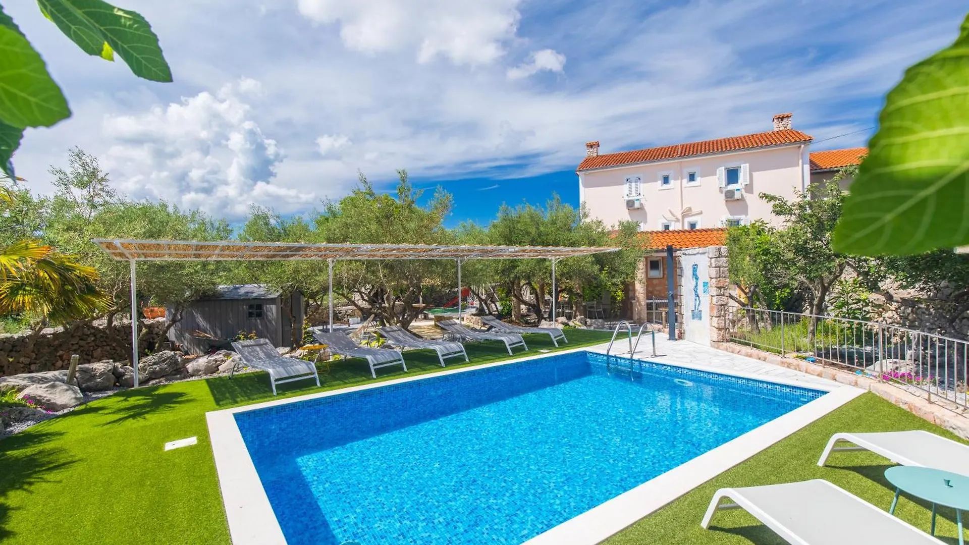 Villa Ljuba VI location